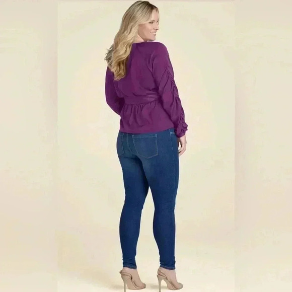 V neck belted top - Picture 8 of 16